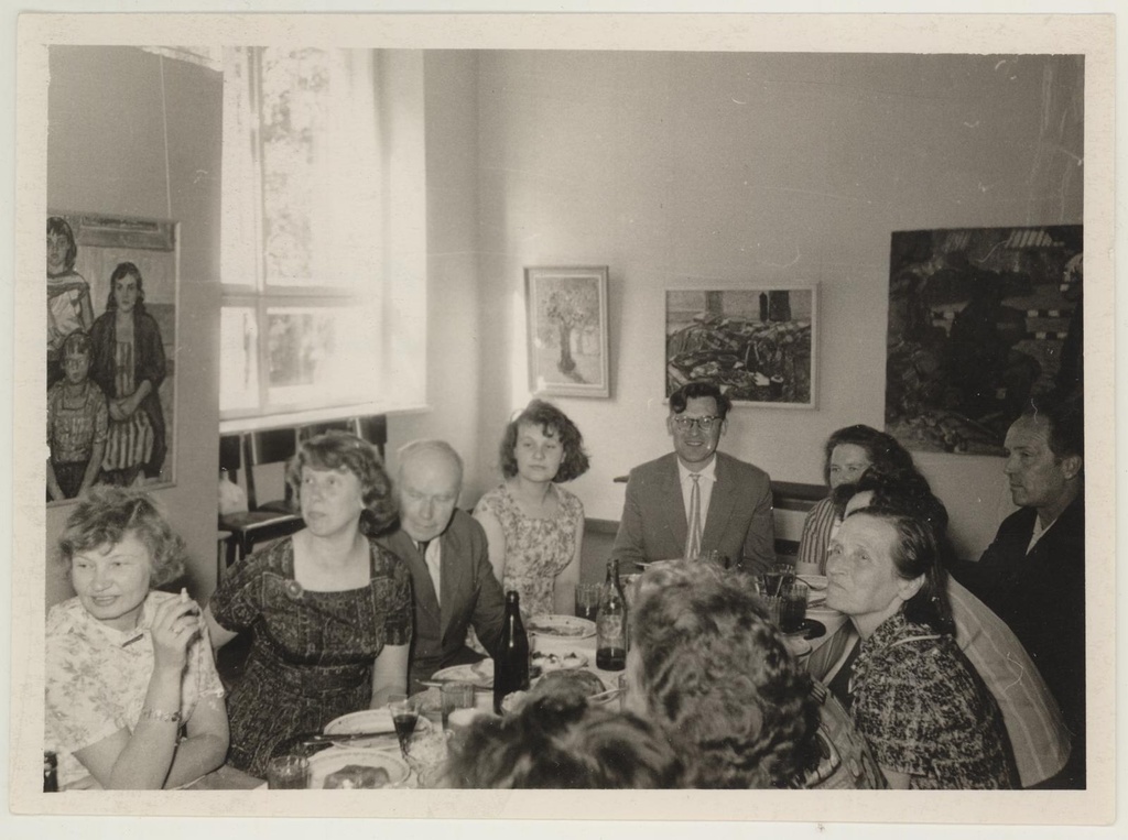 Muuseumiteenija Helene Puusaagi 70. a. juubeli tähistamine 7. juulil 1965. Peolauas.