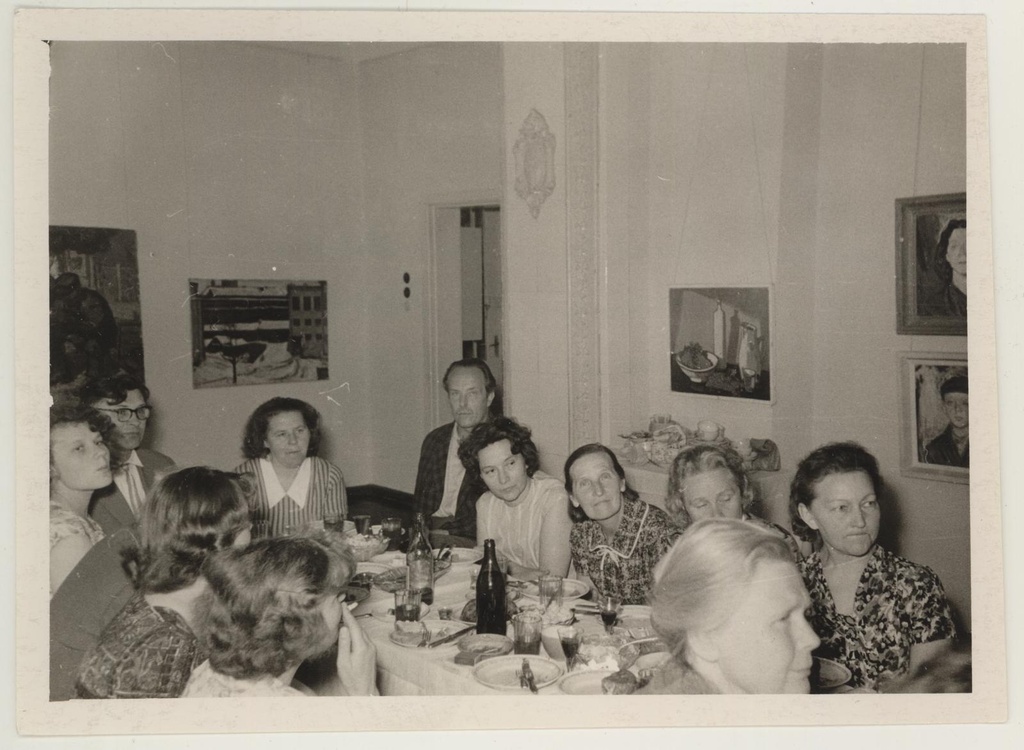 Muuseumiteenija Helene Puusaagi 70. a. juubeli tähistamine 7. juulil 1965. Peolauas.