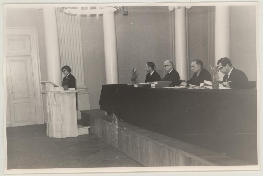 Muuseumi teadusliku sekretäri Tiina Nurga väitekirja kaitsmine kandidaadi kraadi saamiseks Ajaloo-keeleteaduskonna Nõukogu ees TRÜ aulas 24. jaan. 1968