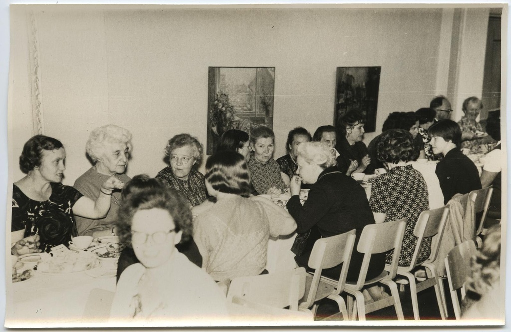 III lennu lõpetajate koosviibimine muuseumis 11. juunil 1968. Kohvilauas.