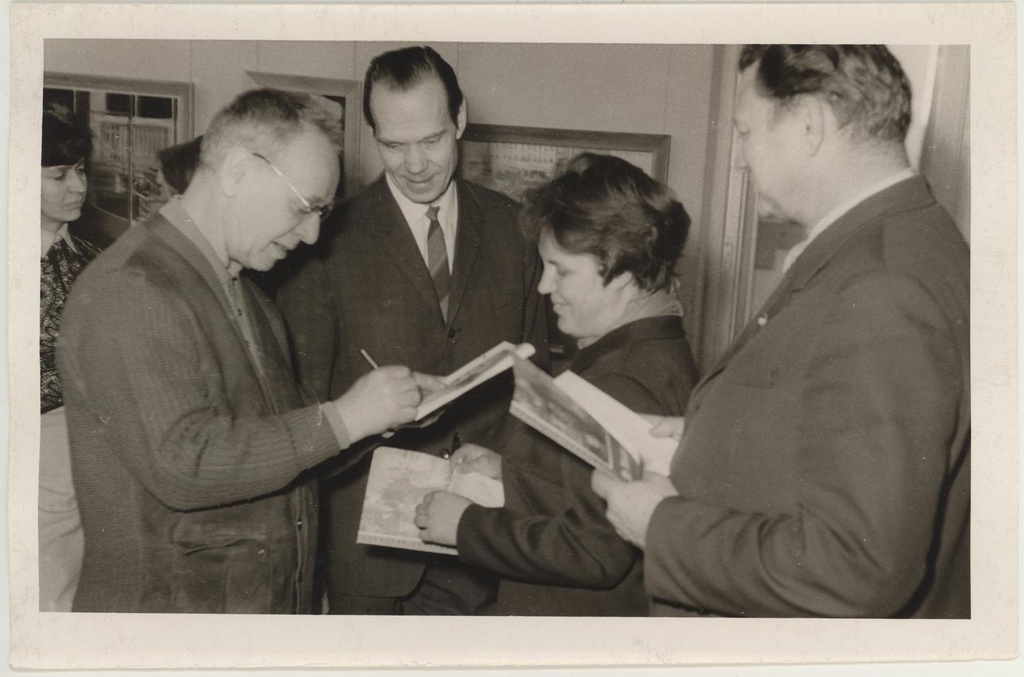 Vene NFSV rahvakunstniku Juri Ivanovitš Pimenovi teoste näituse avamine 18.02.1969. Tartu Kunstnike Majas.