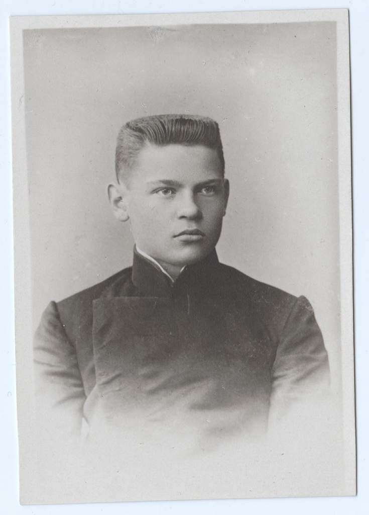 Erik Obermann 17. aastane (Tartus 1907. a. kevadel Reaalkooli õpilase vormis)