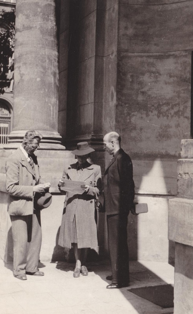 E. Viiralt Viinis 1944. aastal.