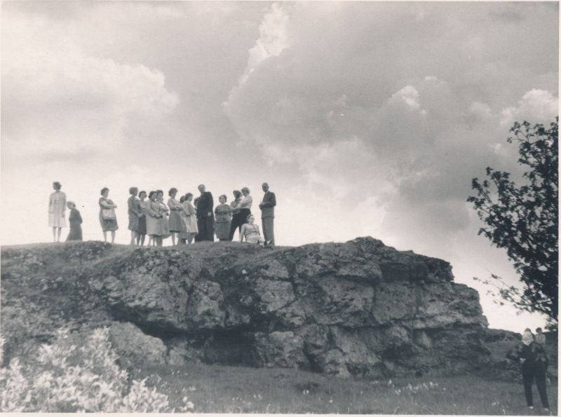 Photo. On the tour of primary school teachers in Haapsalu district to the southern part of Haapsalu district on 26-27 May 1964. Kirbla bank.
Photo: Ilmarine Möldri.
