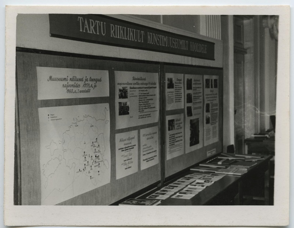 Näitus Tartu Riikliku Ülikooli aulas ENSV ajalaooõpetajate kokkutulekul kevadisel koolivaheajal 1960.