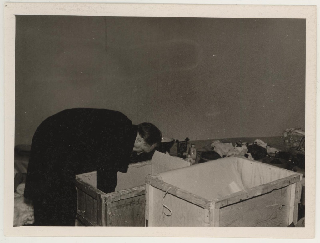 Jaapani tarbekunsti näituse pakkimine Võru jaoks 13. jaan. 1961