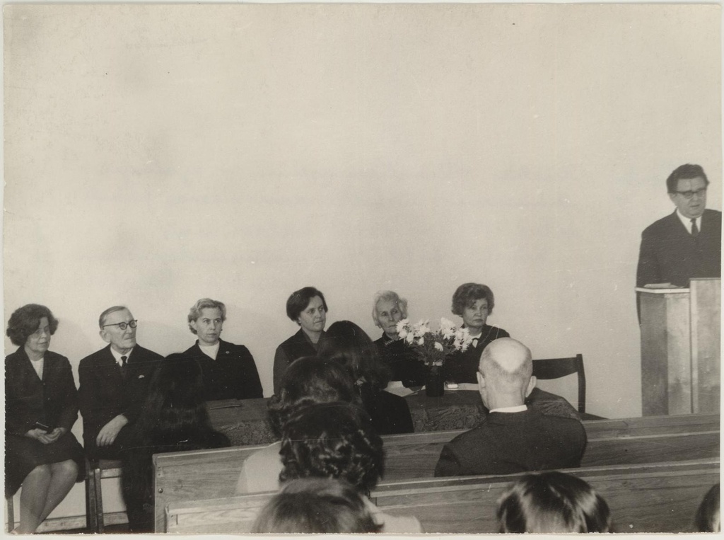 Muuseumi 30-nda aastapäeva pidulik aktus 17.11.1970 lektooriumis. Kõneleb ENSV Kultuuriministeeriumi Kunstide Valitsuse juhataja Vambola Markus.