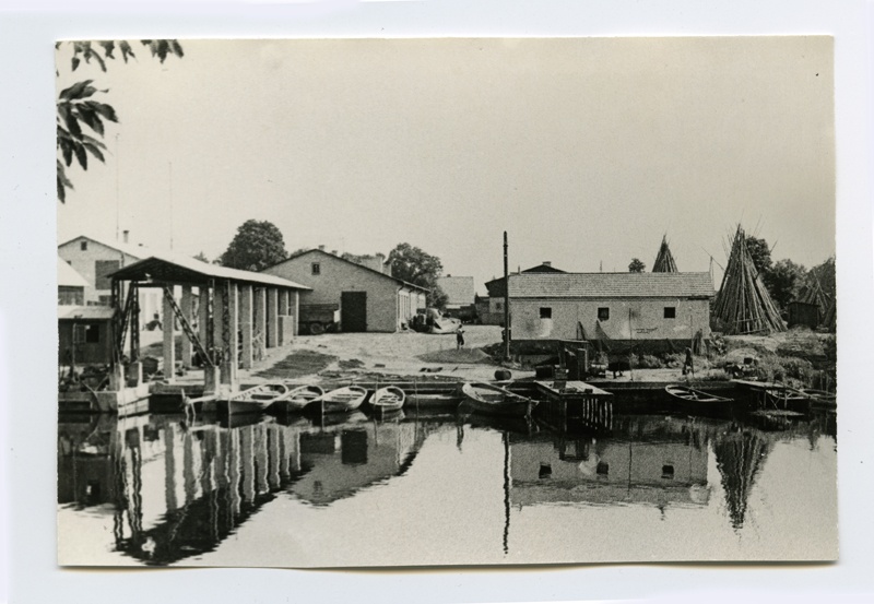 Fishing port of fish roast "Pärnu Kalur" on the river Sauga