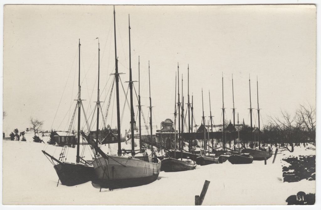Pärnu Winter Harbour in Vallikraavi