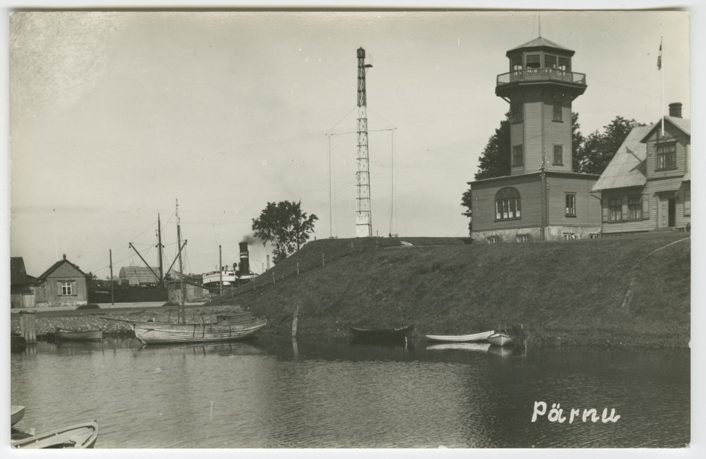 Pärnu Vallikraav. On the right tower.