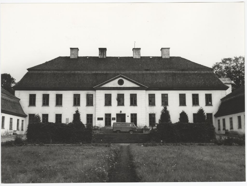 Main building of Suurmõisa Hiiumaa