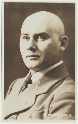 foto, Johannes Vares-Barbarus, 1931, foto Parikas  duplicate photo