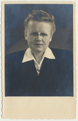 foto, Elfriede Karu, farmatseut, u 1945  duplicate photo