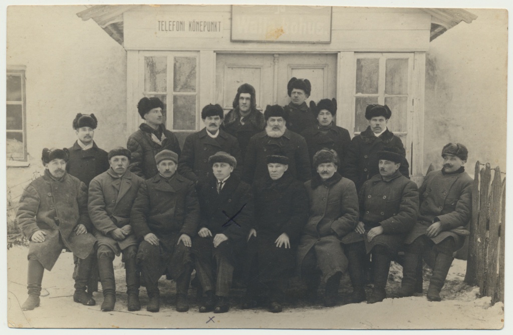 foto, Viljandimaa, Kärstna vallavolikogu, vallavanem Naestem, vallamaja ees, 1929