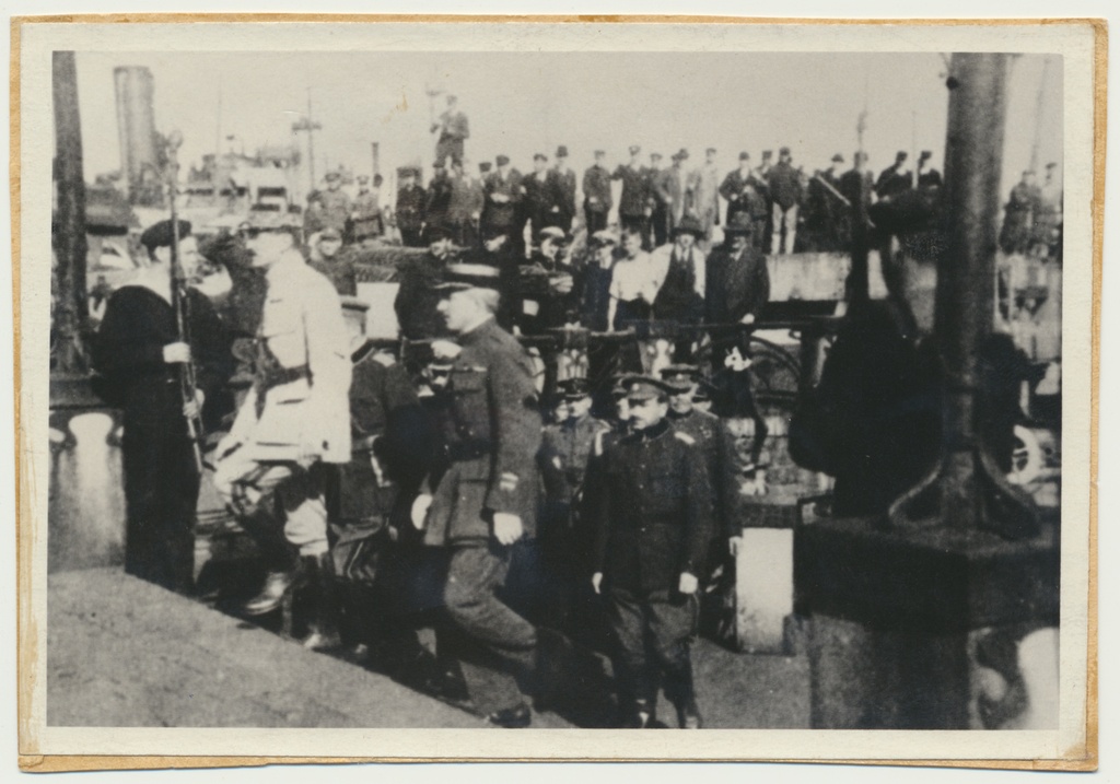 fotokoopia, Prantsuse kindral Etievant´i saabumine Tallinna, sügis 1919