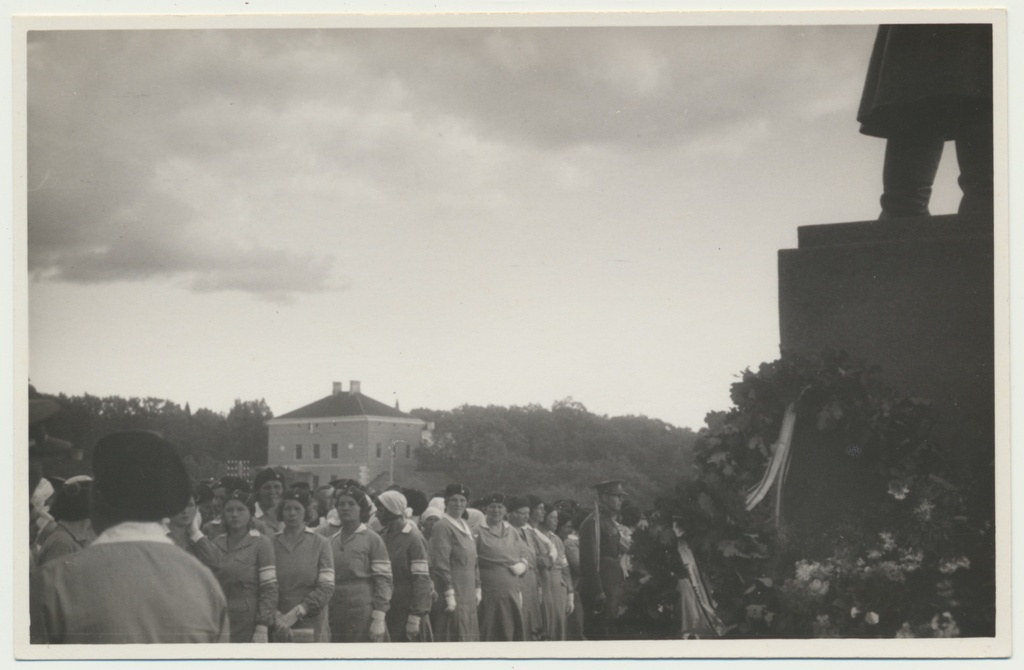 foto, kapten Anton Irve mälestussammas, avamine, naiskodukaitsjad, 06.08.1933