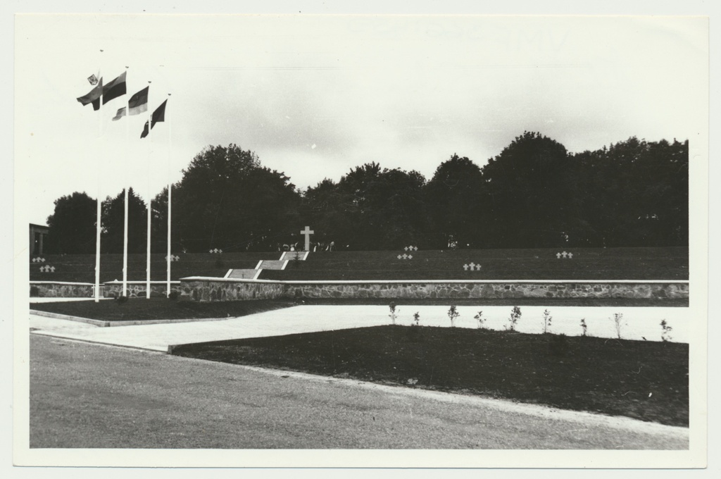 foto, Viljandi, Saksa sõdurite kalmistu, september 1993
