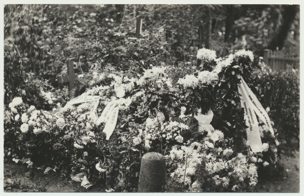 foto, Viljandi, Vana kalmistu, A. Renniti haud, 1936