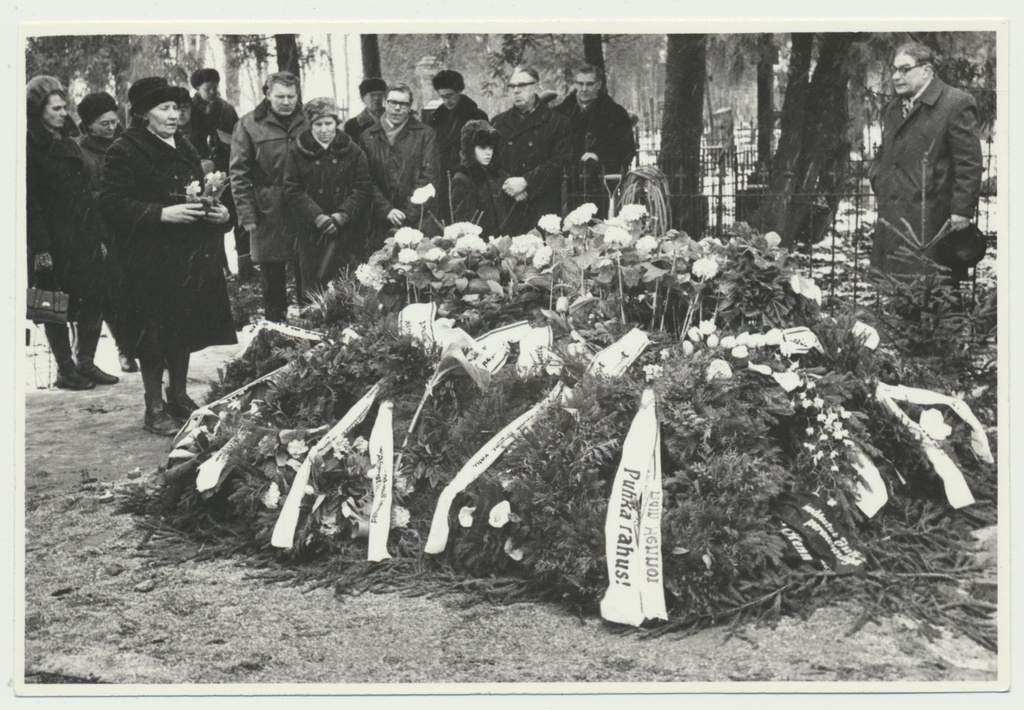 foto, Viljandimaa, Paistu kalmistu, Hain Henno matus, 1973, foto A. Maasing
