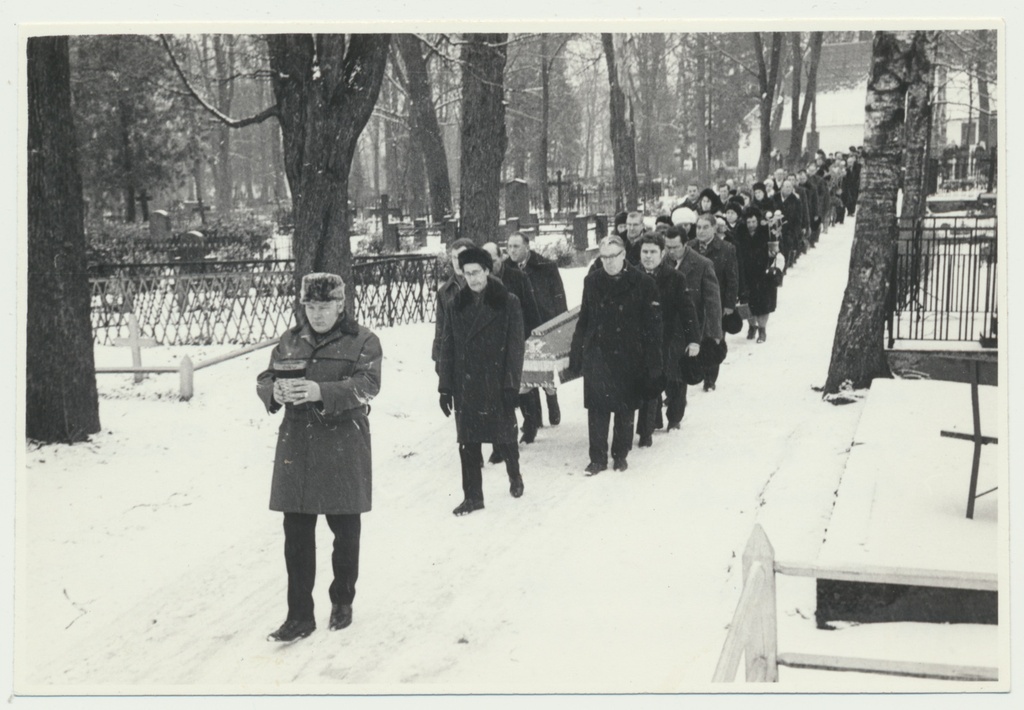 foto, Viljandimaa, Paistu kalmistu, Hain Henno matus, 1973, foto A. Maasing