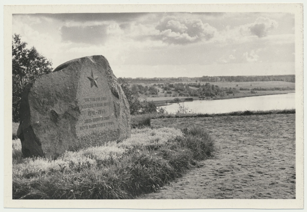 foto, Viljandi, mälestuskivi fašismi ohvritele, u 1965, foto A. Kiisla