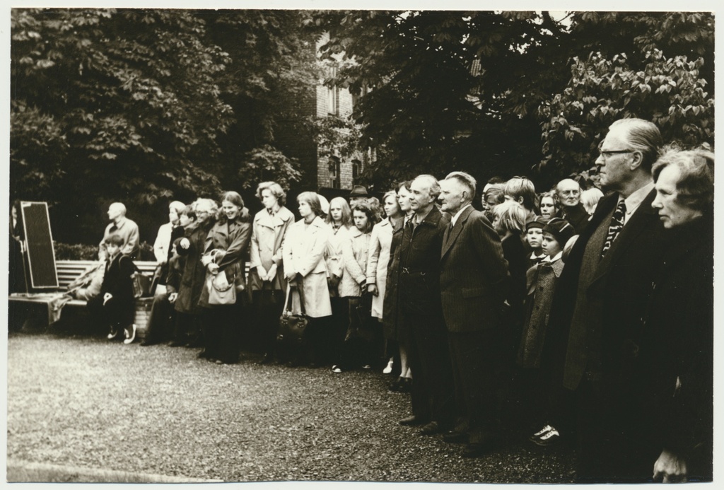 foto, Viljandi, J. Köleri monument, avamine, 1976, foto L. Vellema