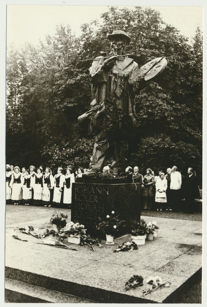 foto, Viljandi, J. Köleri monument, avamine, 1976, foto L. Vellema