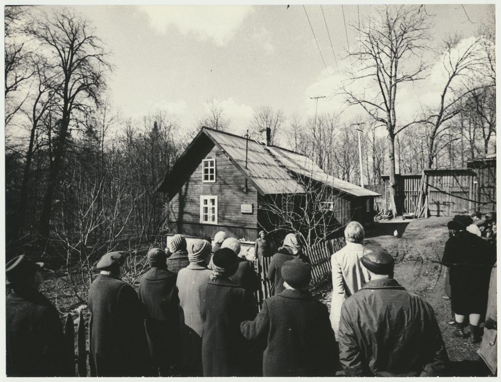 foto, Viljandimaa, Uusna, O. Väinsalu mälestustahvli avamine, 1977