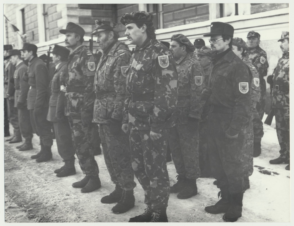 foto, Viljandi, Eesti Vabariik 75, kohtumaja esine, 24.02.1993