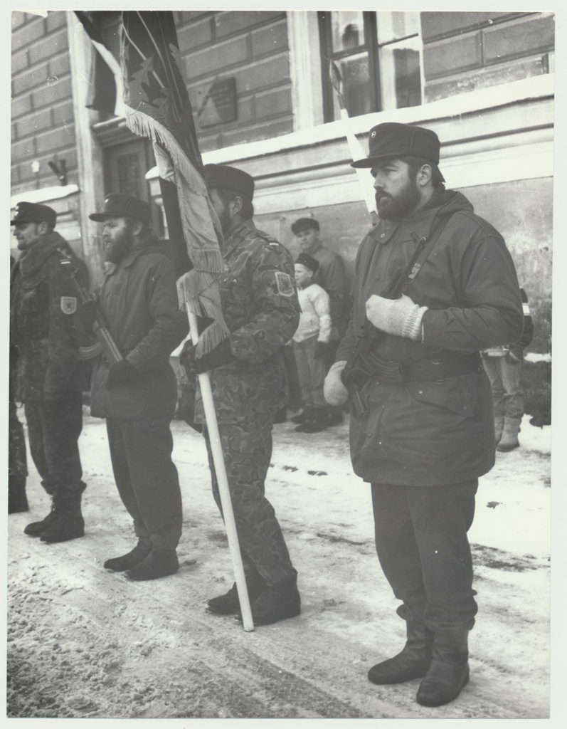 foto, Viljandi, Eesti Vabariik 75, kohtumaja esine, 24.02.1993