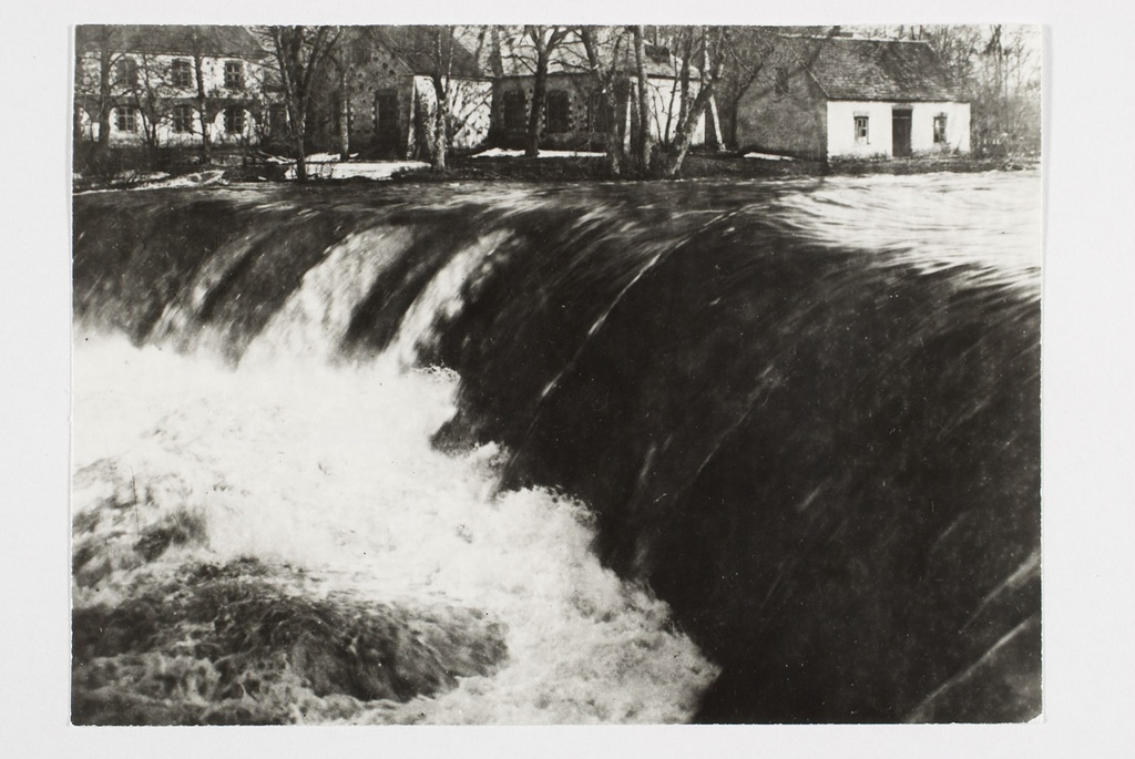 Keila-yoa. View of the trachter building, washing house and sauna.