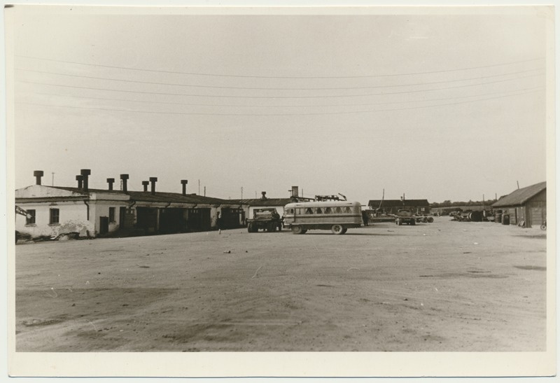 foto, Viljandi Metsatööstuskeskuse autoremondi töökoda, 1954, foto L. Vellema