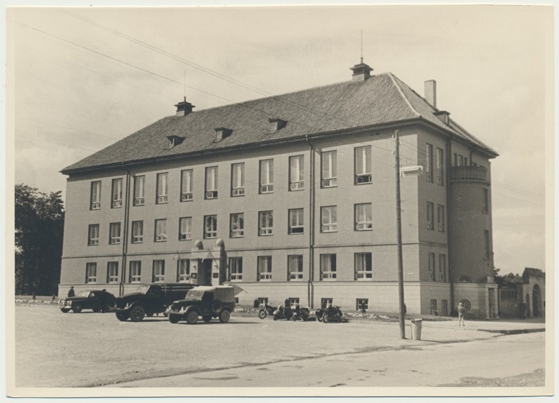 foto, Viljandi, Nõukogude väljak (Vabaduse plats), administratiivhoone, 1960, foto L. Vellema