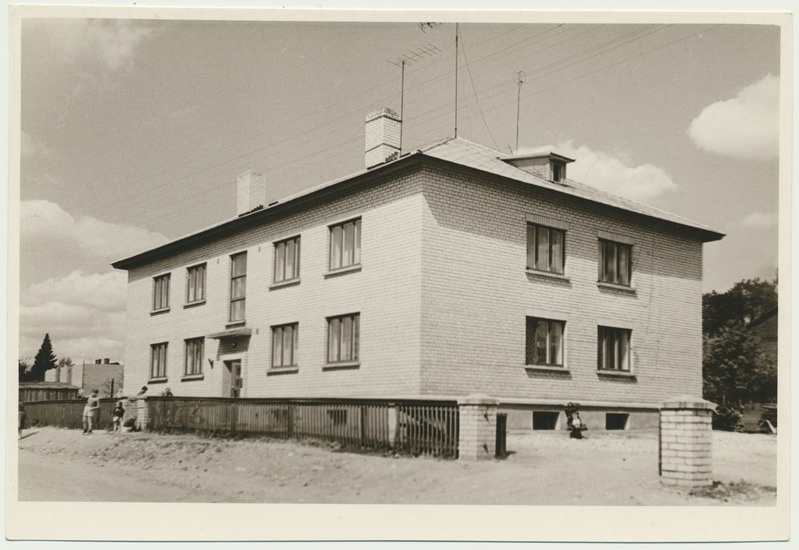 foto, Viljandi, Posti tn 37, korterelamu, 1960, foto L. Vellema