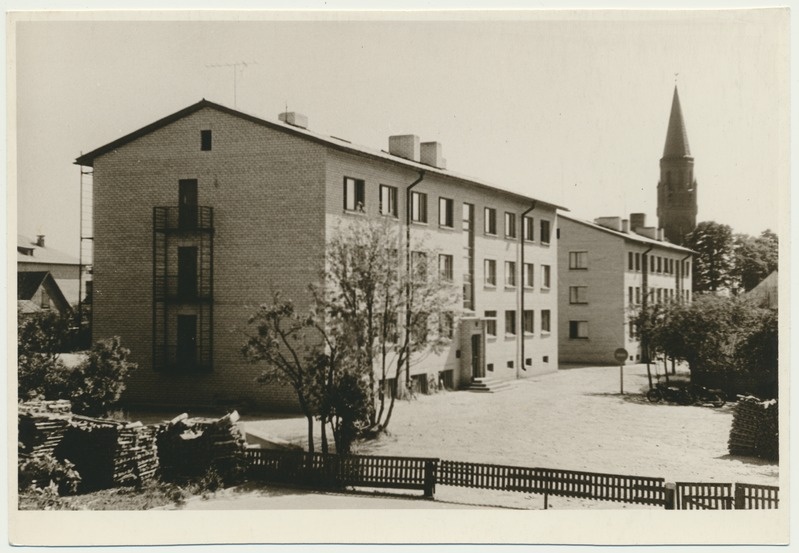 foto, Viljandi, Leola tn 8a ja 12a, ühiselamu-kontor ja korterelamu, 1962, foto L. Vellema