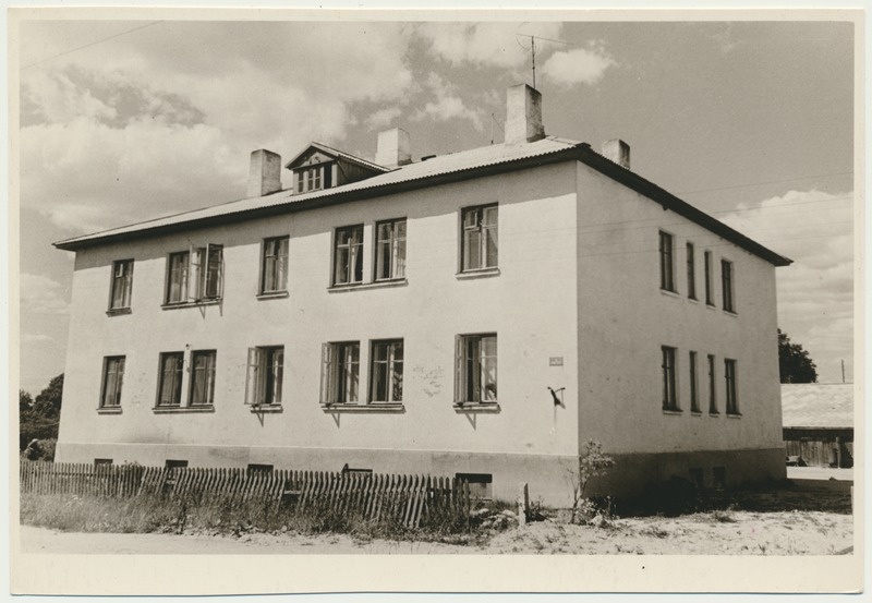 foto, Viljandimaa, Karksi-Nuia, MTJ elumaja, 1958, foto L. Vellema