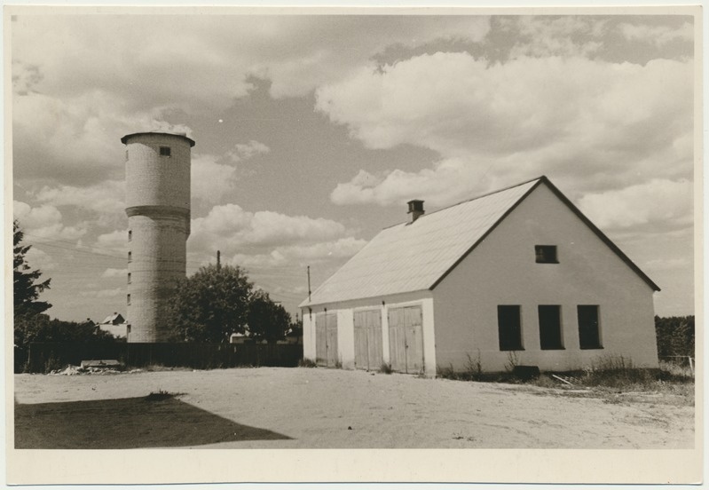 foto, Viljandimaa, Abja-Paluoja, Aia tn, kultuurimaja garaaž, veetorn, 1958, foto L. Vellema