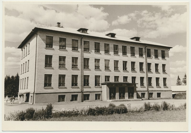 foto, Viljandimaa, Karksi-Nuia, Kooli tn 1, koolimaja, 1960, foto L. Vellema