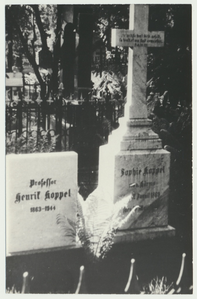 foto, Tartu, Raadi kalmistu, Henrik ja Sophie Koppeli hauaplats, u 1970