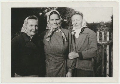 foto, Viljandimaa, Uusna k/n, kolhoos Uus Ilm, karjatalitajate brigaad, 1948  duplicate photo