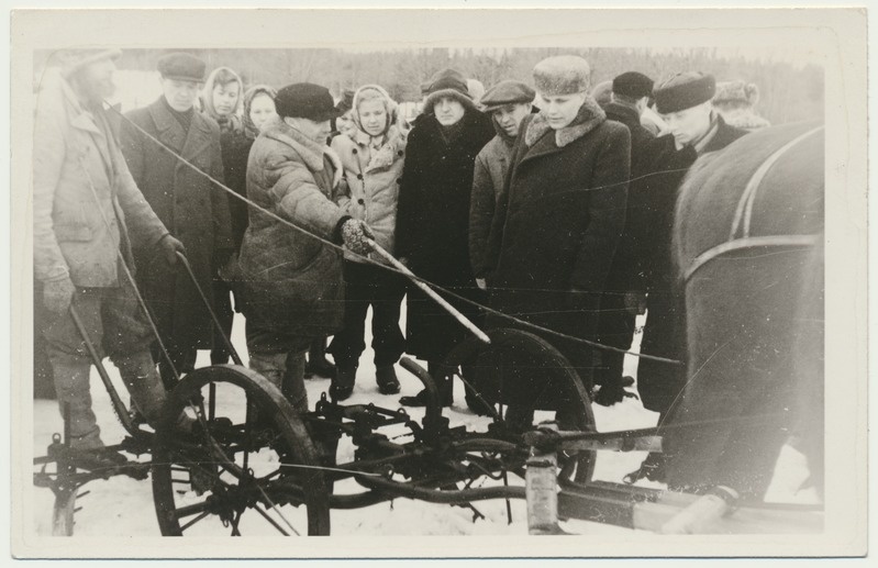 foto, Viljandimaa, Holstre k/n, Sakala kolhoos, hobuste kevadine ülevaatus, 1949