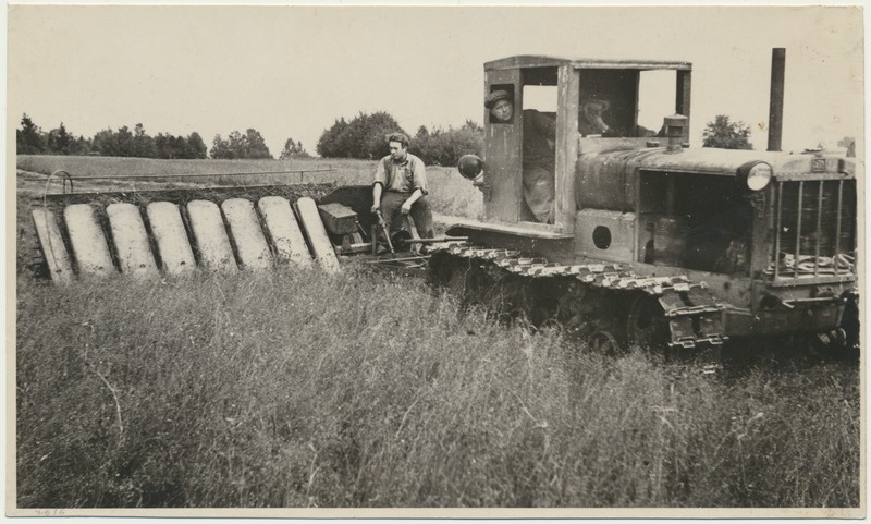 foto, Viljandimaa, Sinialliku kolhoos, linakitkumismasin, 1949