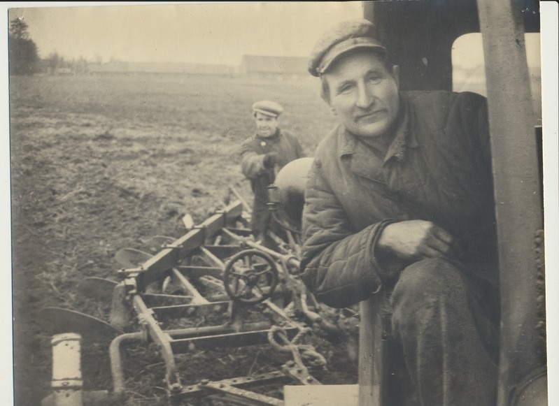 foto, Viljandimaa, Viiratsi sovhoos, kündmine, u 1949