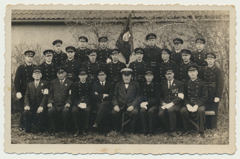 foto, Viljandi VTÜ päästjate jaoskonnale lipu üleandmine, 1936