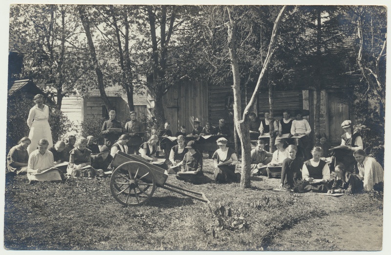 foto, Järvamaa?, õpilaste kunstitund õues, u 1920