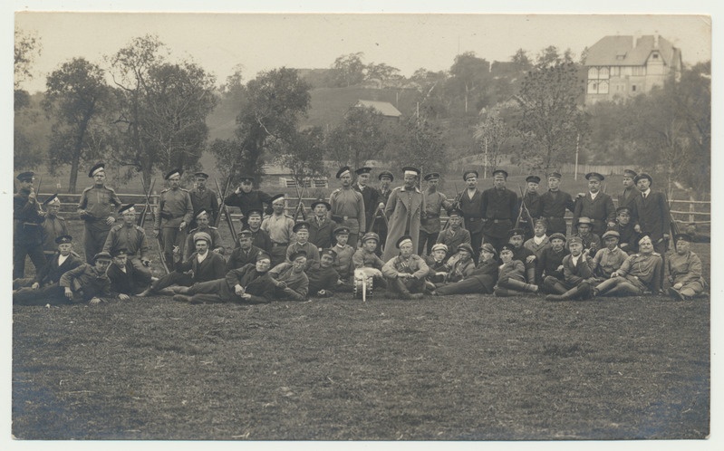 foto, Viljandi, õppused reservväelastele järve ääres, grupp, u 1913, foto J. Riet