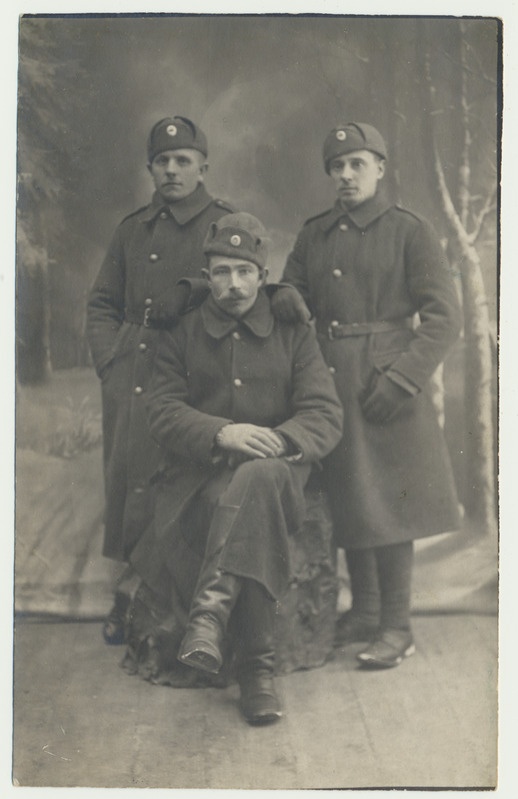 foto, Eesti Vabadussõda, 3 sõjaväelast, sh R. Villmann Kõpust, u 1919