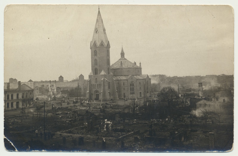 foto, Narva kirik, ümber purustused, aprill 1919