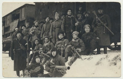 foto, Eesti Vabadussõda, soomusrong, grupp, u 1919, foto Parikas  duplicate photo