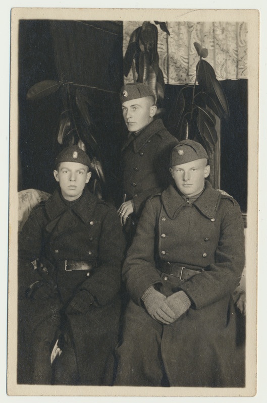 foto, Eesti, 3 ajateenijat, Luukas, Reiljen, Kaiu, u 1930